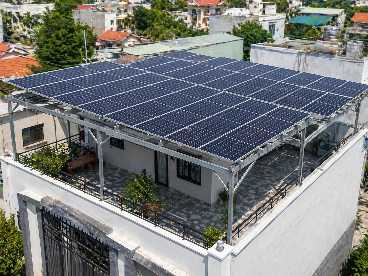 Lắp điện năng lượng mặt trời trên khung giàn thay mái tôn